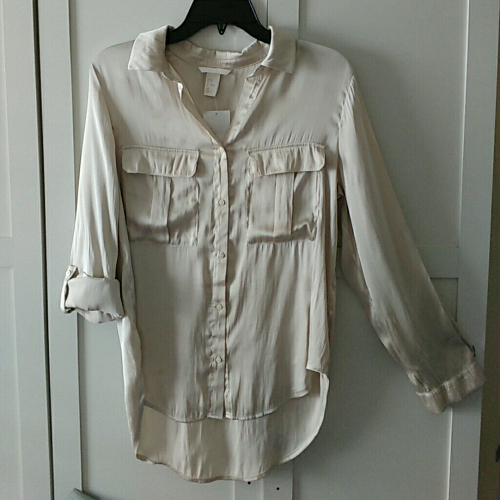 H&M Satin champagne button Blouse